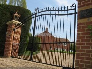 Steel decorative drive gates 