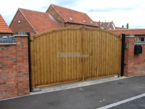 Softwood Bowed Top Gate